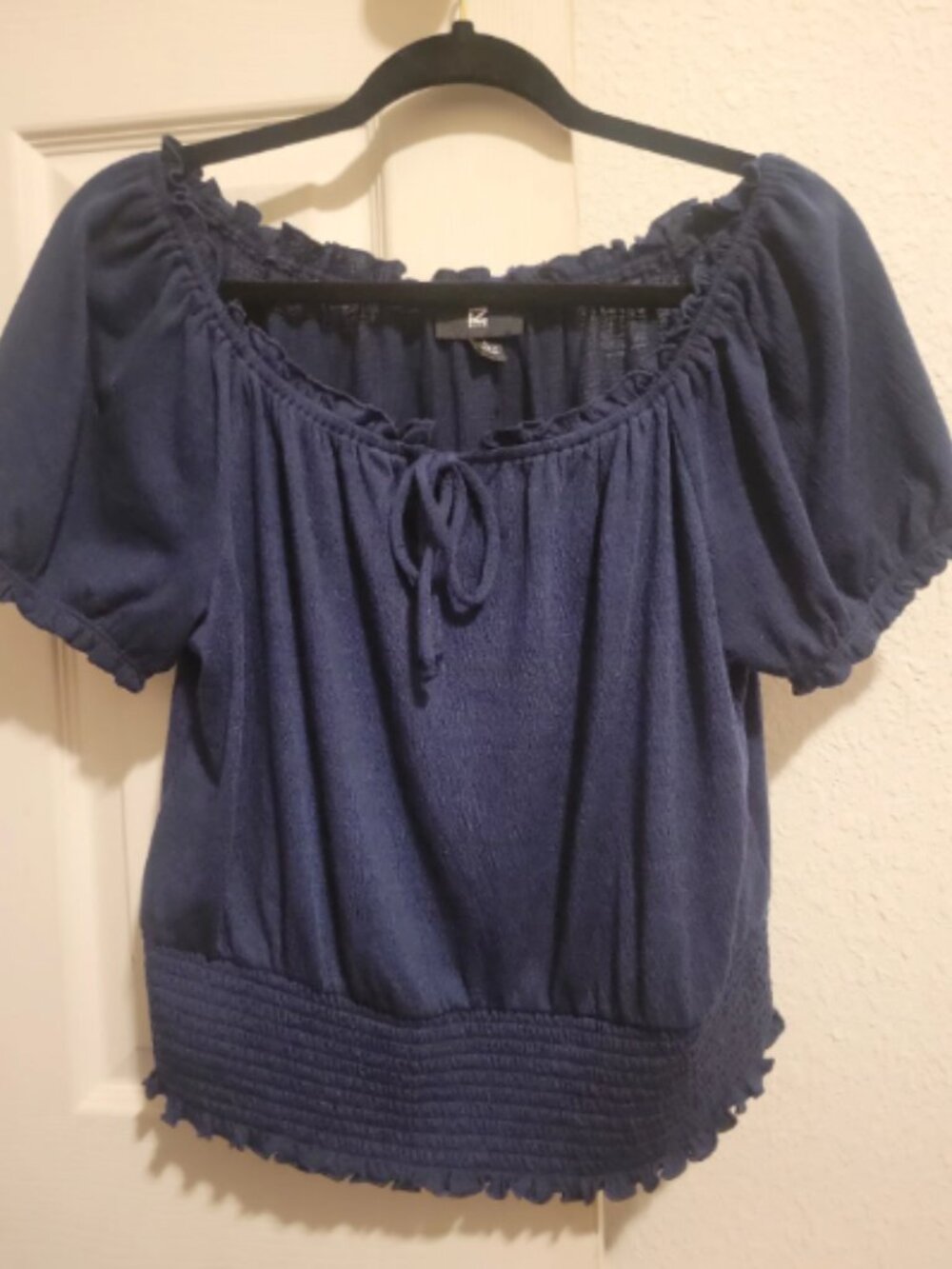 Cute Simple Navy Top Size Large
